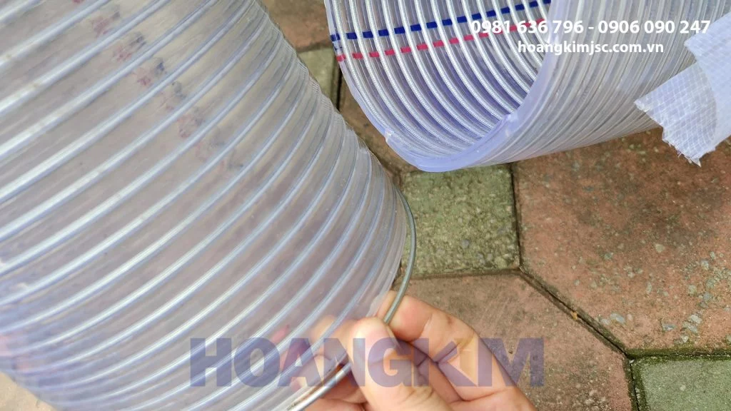 Ống nhựa mềm lõi thép có lõi thép gia cố ống giúp cho ống khó bị bẹp nén khi sử dụng